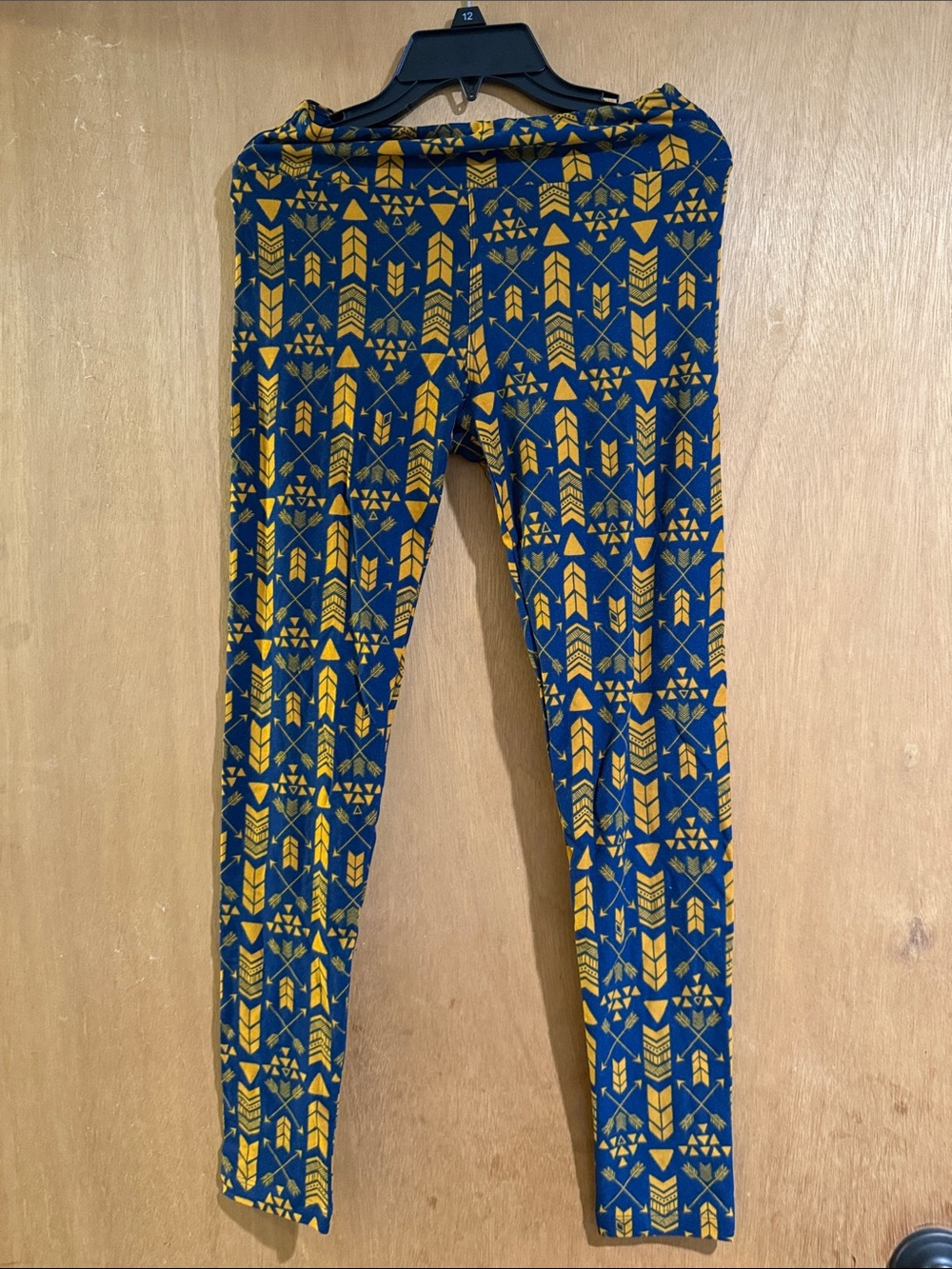 LuLaRoe Navy and Mustard Arrow Pattern Leggings